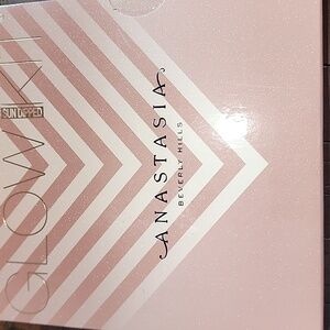 Anastacia glow kit Sundipped
